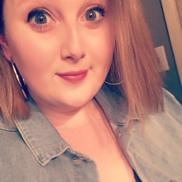 Meet your Posher, Courtney - Picture 3 of 3